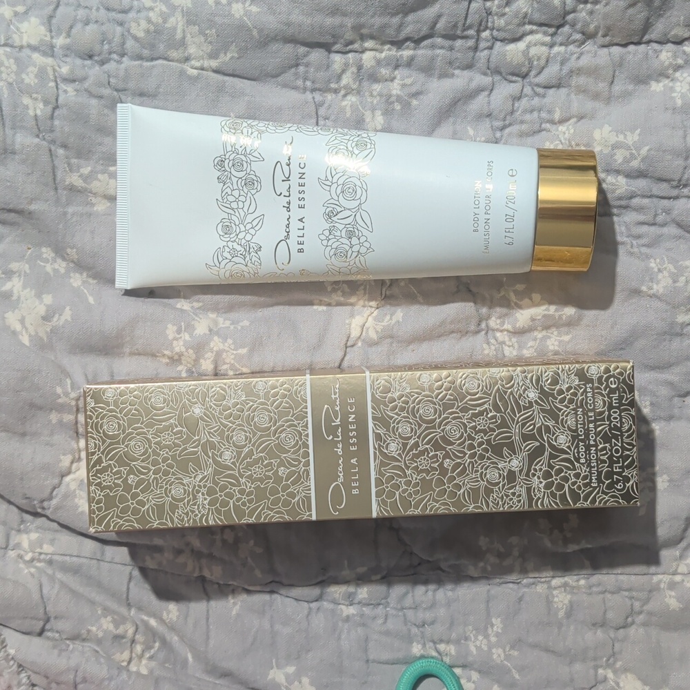 Oscar de la Renta Bella Essence Body Lotion - 200ml / 6.7oz - NIB